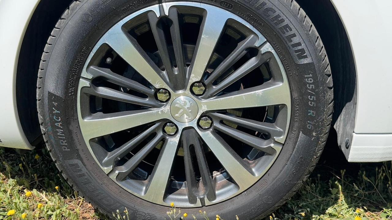 Peugeot 208 PureTech 82 5P 2016 PERFETTA GPL Neop LEGGI TESTO