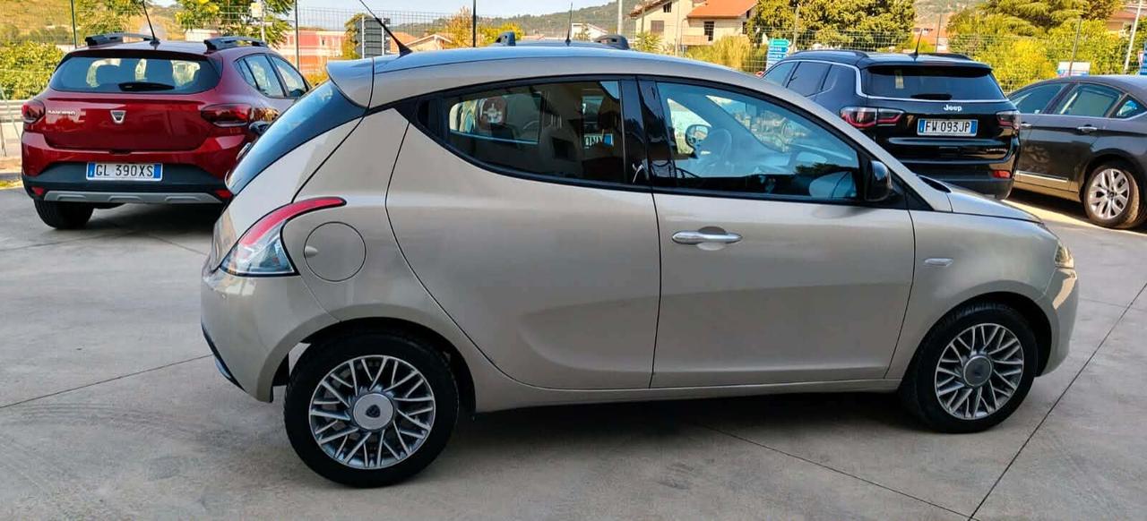 Lancia Ypsilon 1.2 69 CV 5 porte S&S Gold