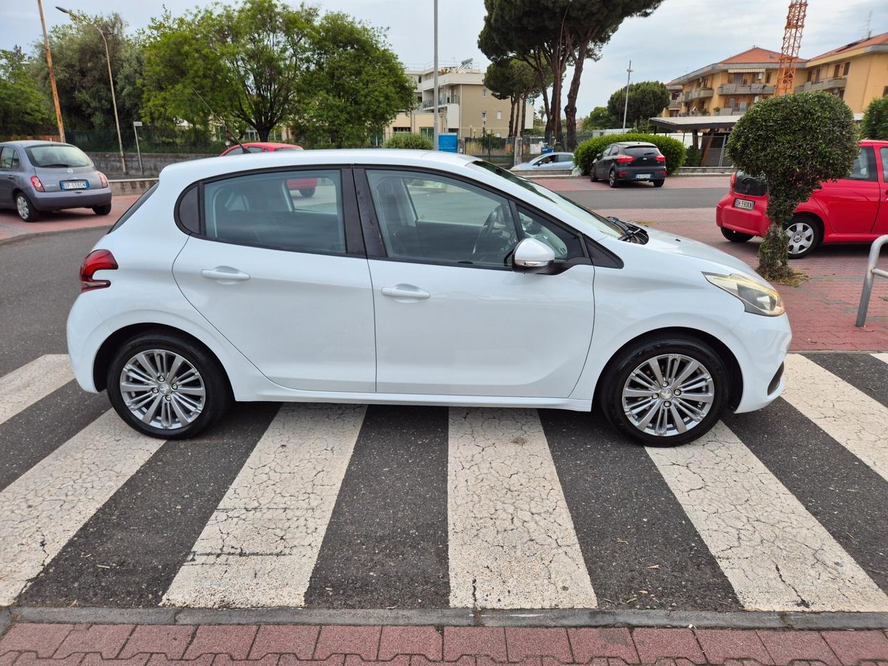 Peugeot 208 PureTech 82 5 porte Allure