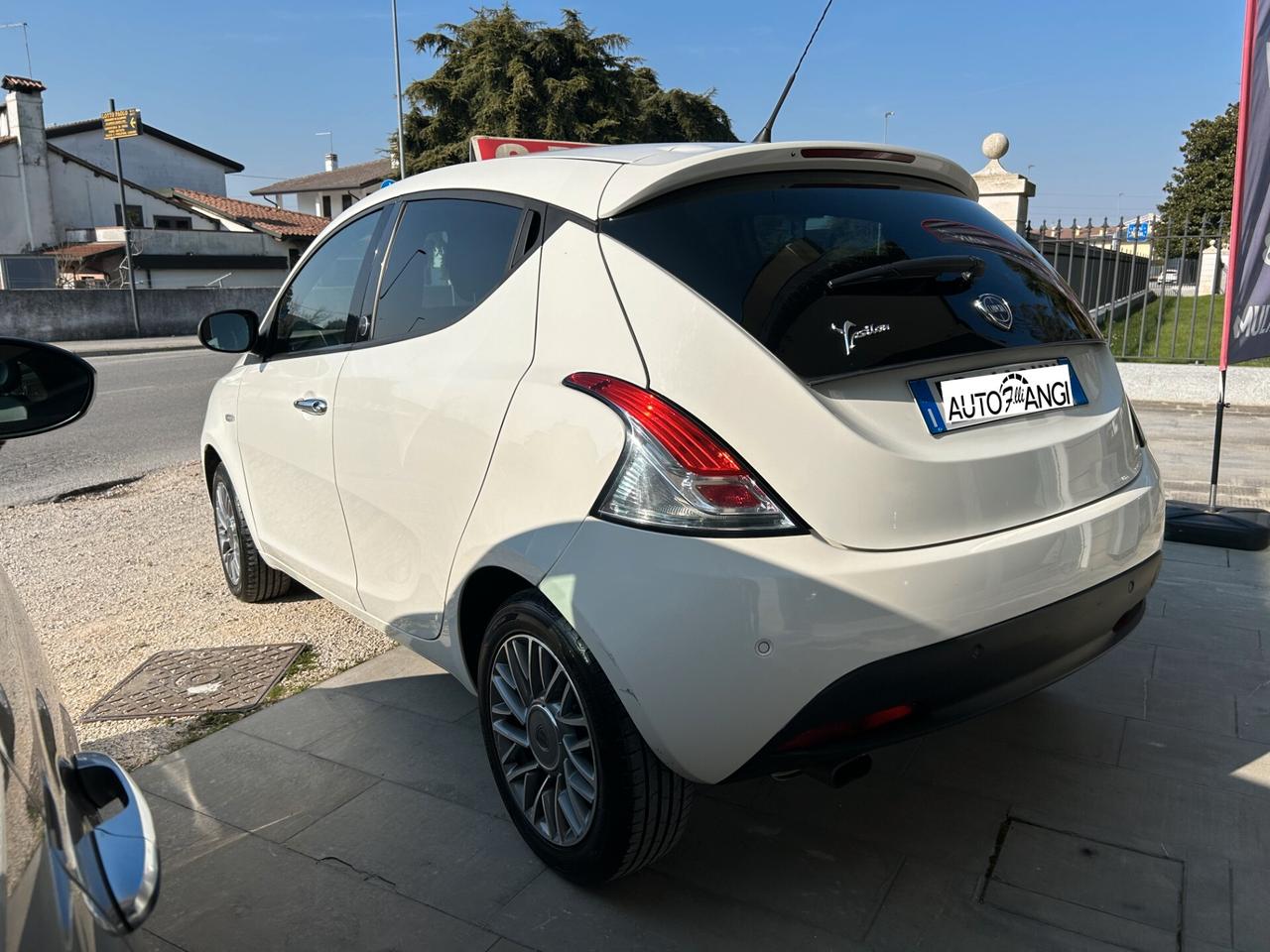 Lancia Ypsilon 1.2 69 CV 5 porte GPL REVISIONATO