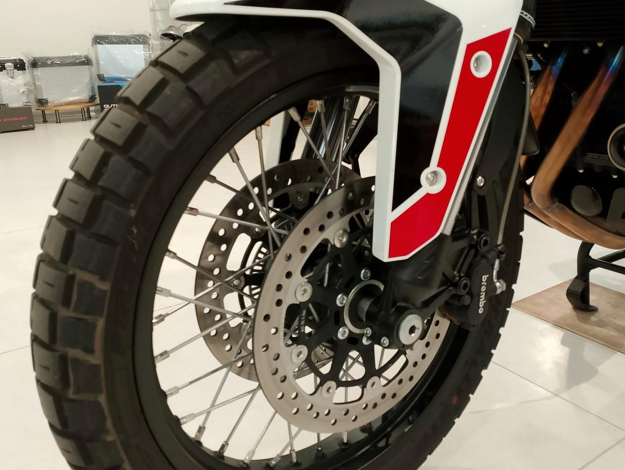 Moto Morini X-Cape 700 CERCHI A RAGGI NERI