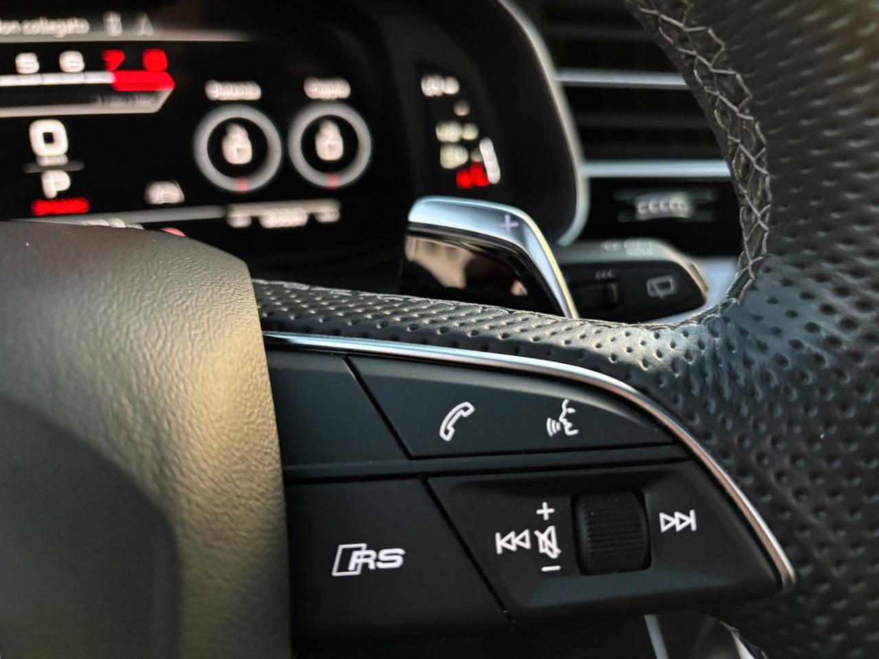 Audi Q8 RS TFSI V8 quattro tiptronic