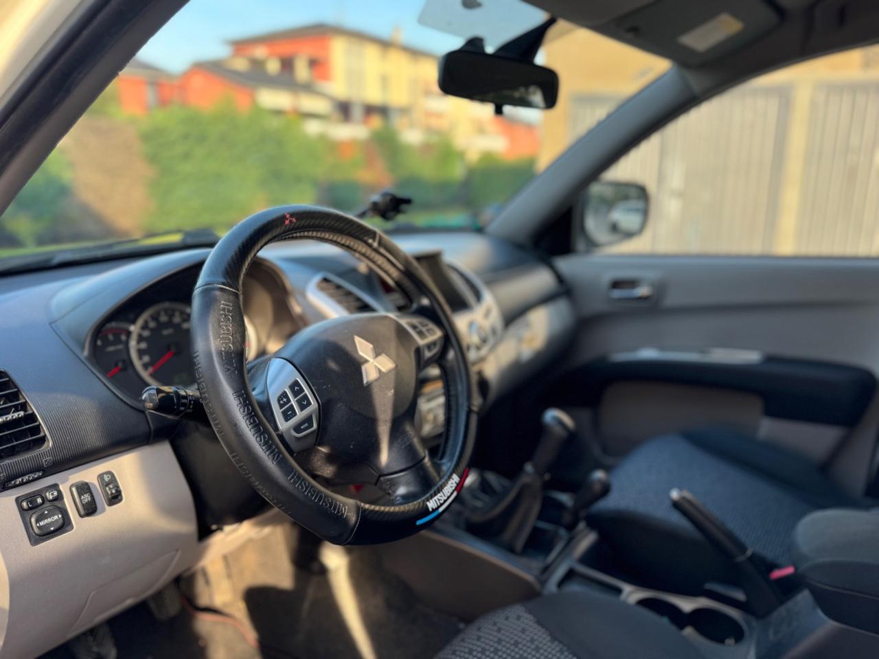 Mitsubishi L200 2.5 DI-D/178CV DC Intense Plus