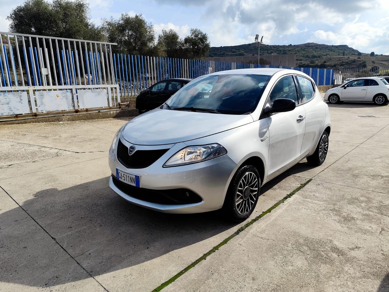 Lancia Ypsilon 1.2 69 CV 5 porte S&S Gold
