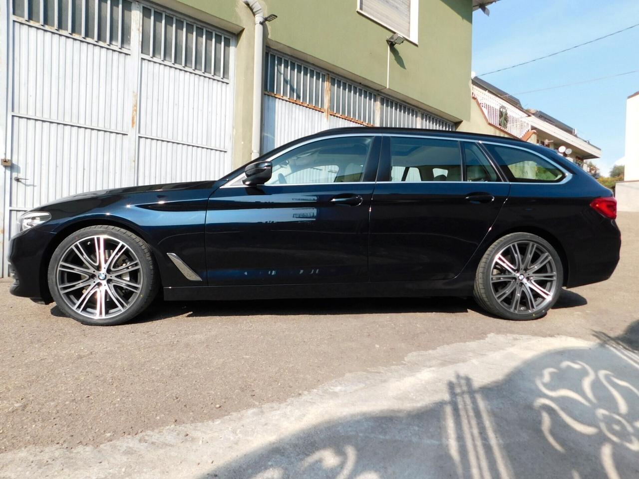 BMW 530d xDrive Touring INDIVIDUAL Pelle-Tetto-HeadUp