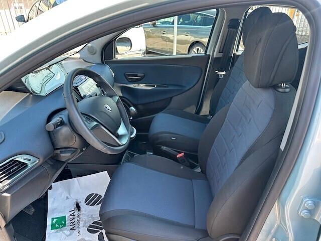 Lancia Ypsilon Hybrid 1.0 70 CV