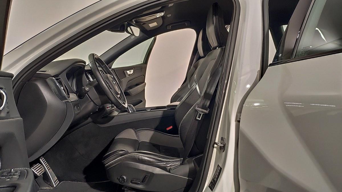 VOLVO Xc60 B5 Mild Hybrid (D) Awd Geartronic R-Design