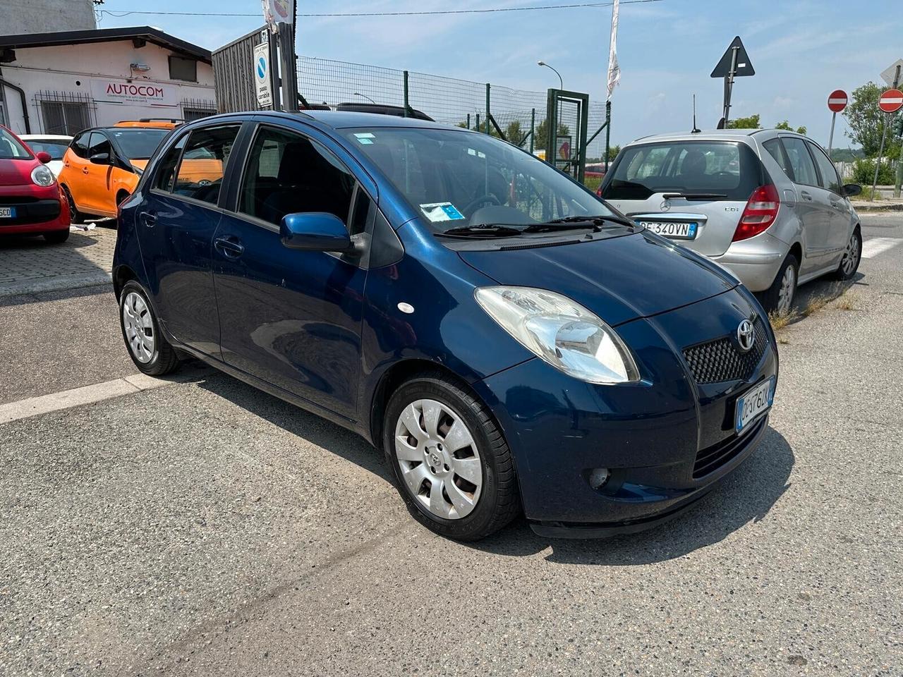 Toyota Yaris 1.0 5 porte