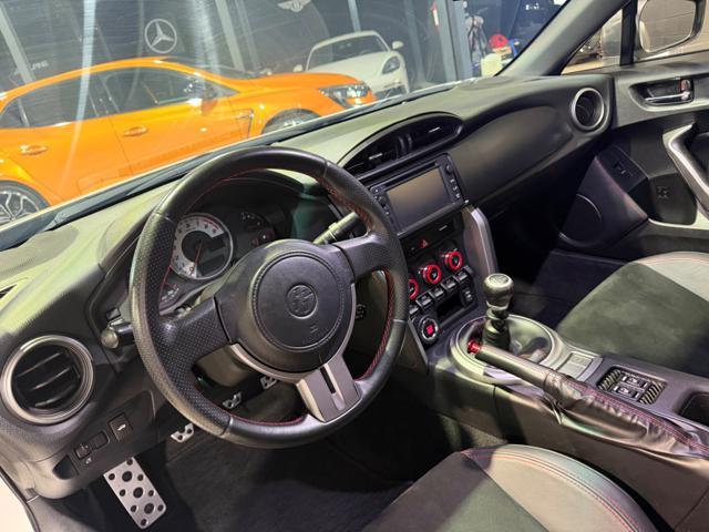 TOYOTA GT86 2.0 PERLA WHITE CERCHI IN SEDE