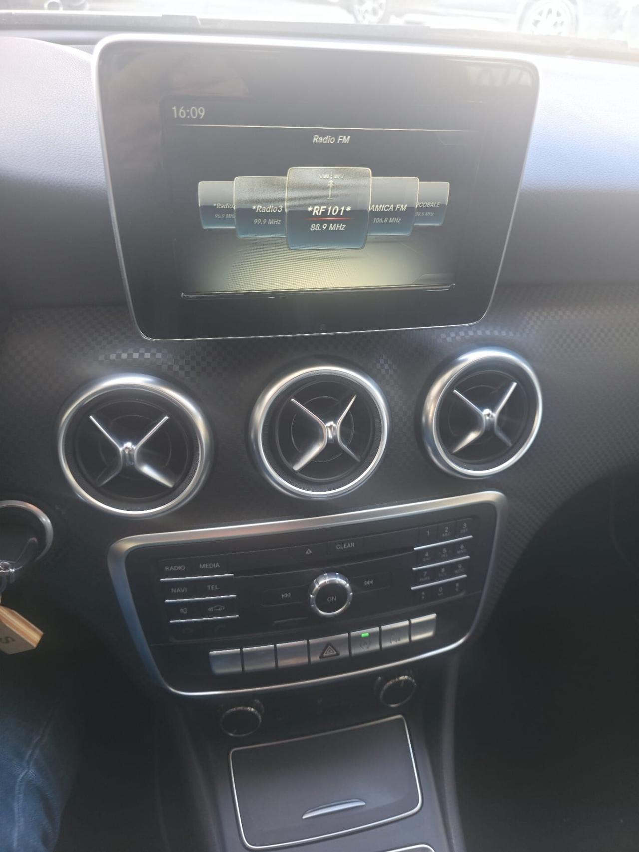 Mercedes-benz A 160 d Premium