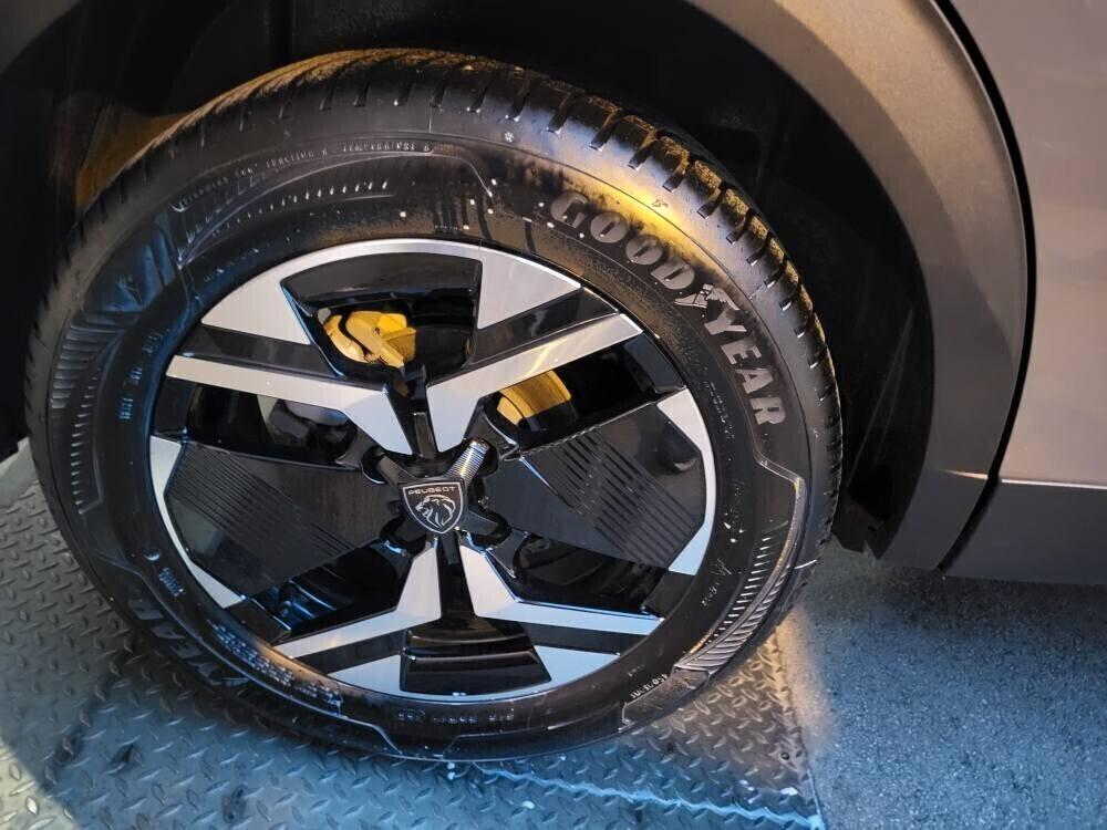Peugeot 2008 BlueHDi 130 EAT8 GT ANNO 10.2023