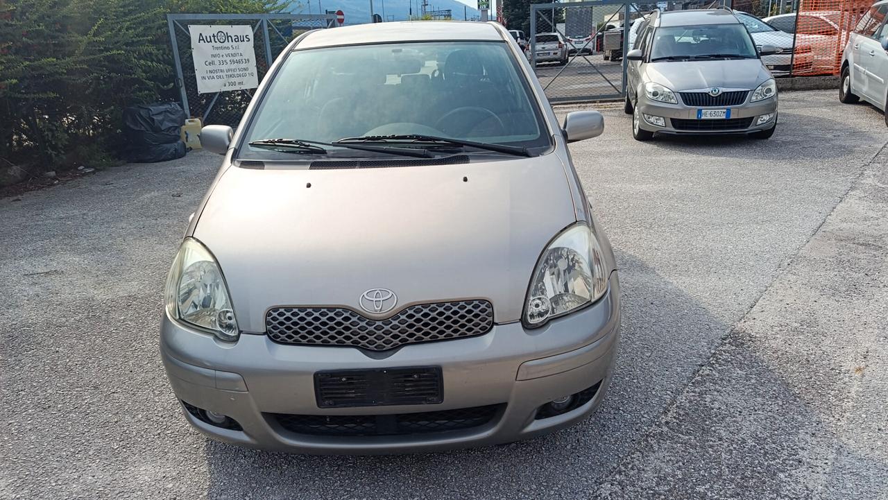 Toyota Yaris 1.3i 16V cat 5 porte Sol