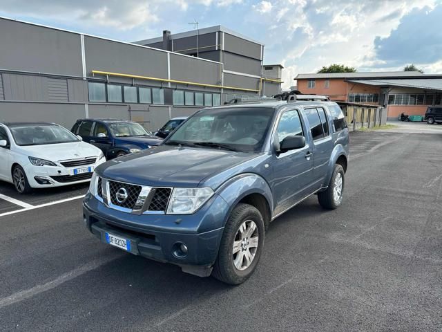 NISSAN Pathfinder 2.5 dCi SE Chrome