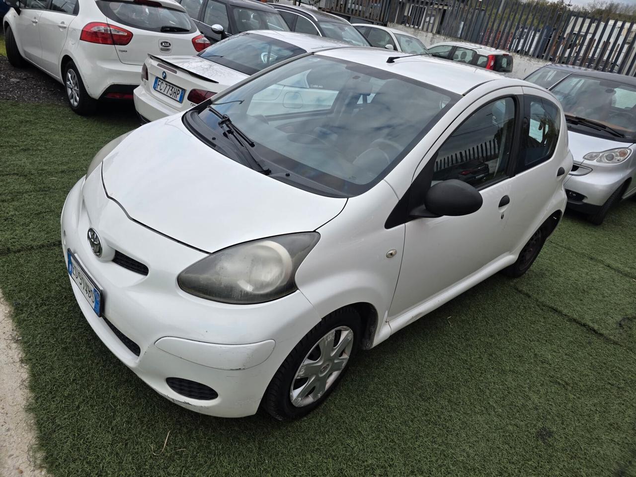 Toyota Aygo 1.0 12V VVT-i 5 porte euro 5. Neopatentati