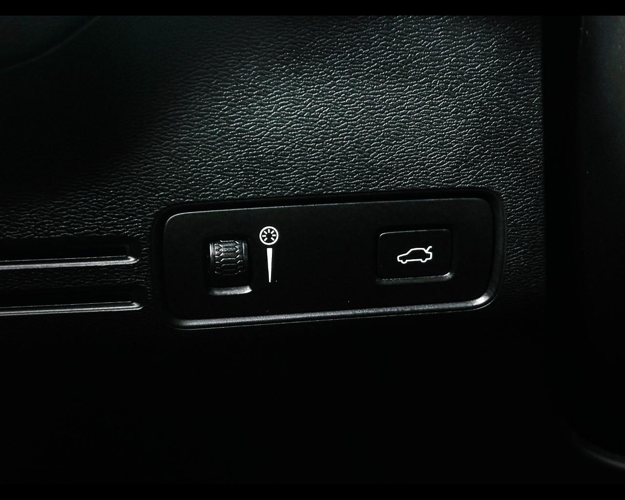 VOLVO - XC40 T3 Momentum Pro