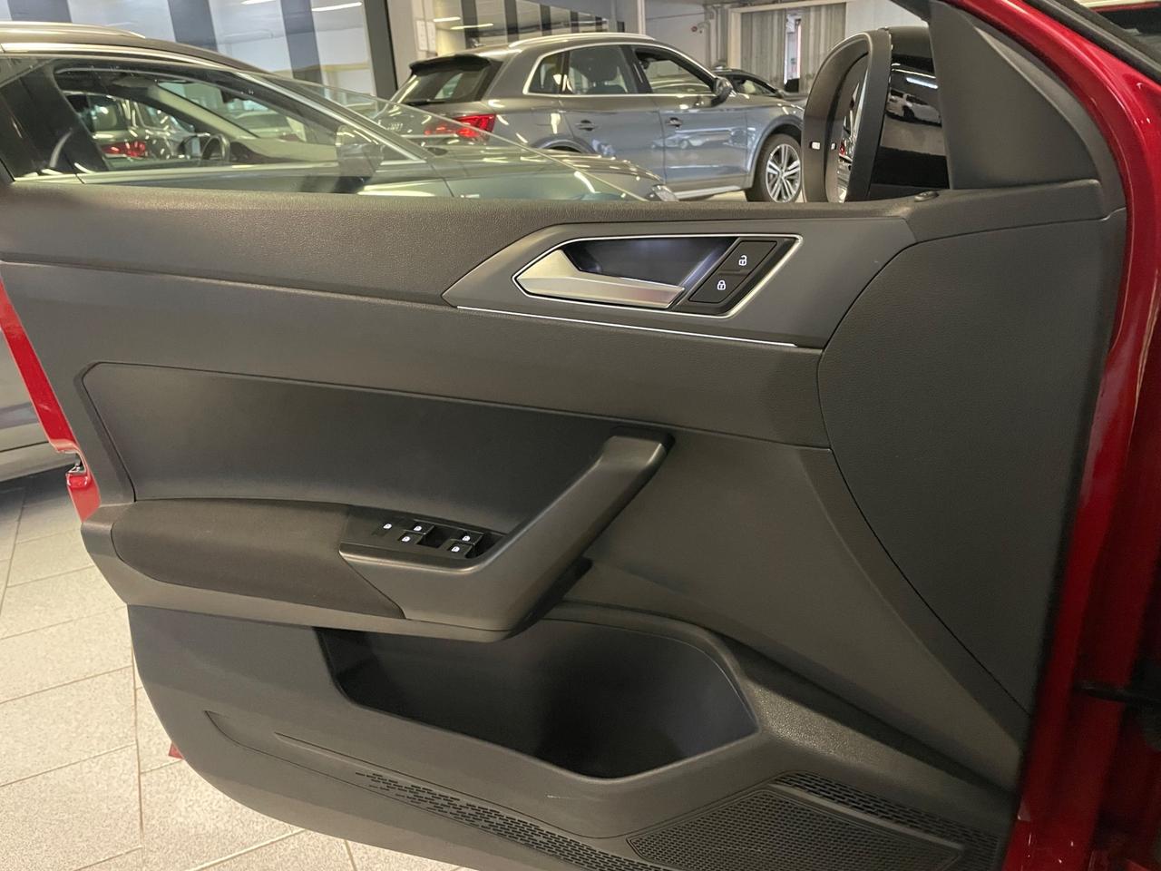 Volkswagen Taigo 1.0 TSI 115 CV DSG R-Line Telecamera