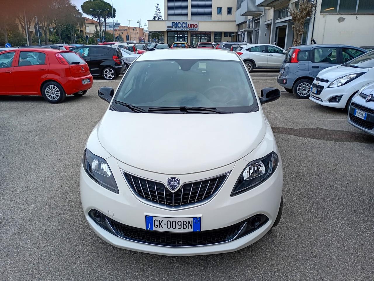 Lancia Ypsilon 1.0 FireFly 5 porte S&S Hybrid Silver