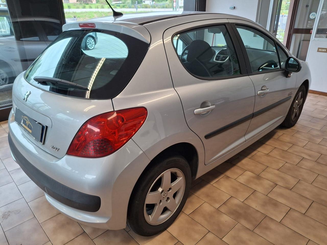 Peugeot 207 5p 1.4 vti 16v *NEOPATENTATI