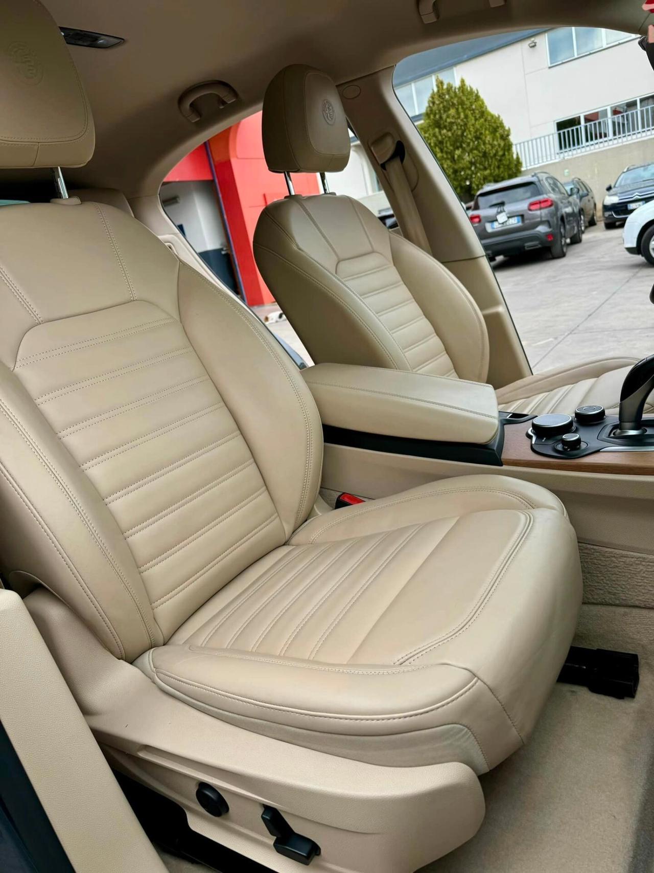 Alfa Romeo Stelvio 2.2 Turbodiesel AT8 Q4 Executive con Gancio traino Originale