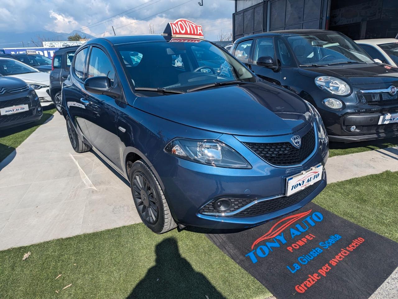 Lancia Ypsilon 1.0 FireFly 5 porte S&S Hybrid Ecochic Gold