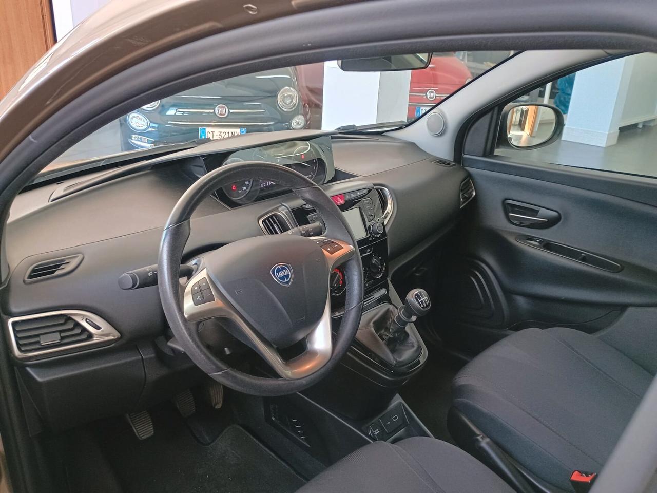 Lancia Ypsilon 1.0 FireFly 5 porte S&S Hybrid Ecochic Gold