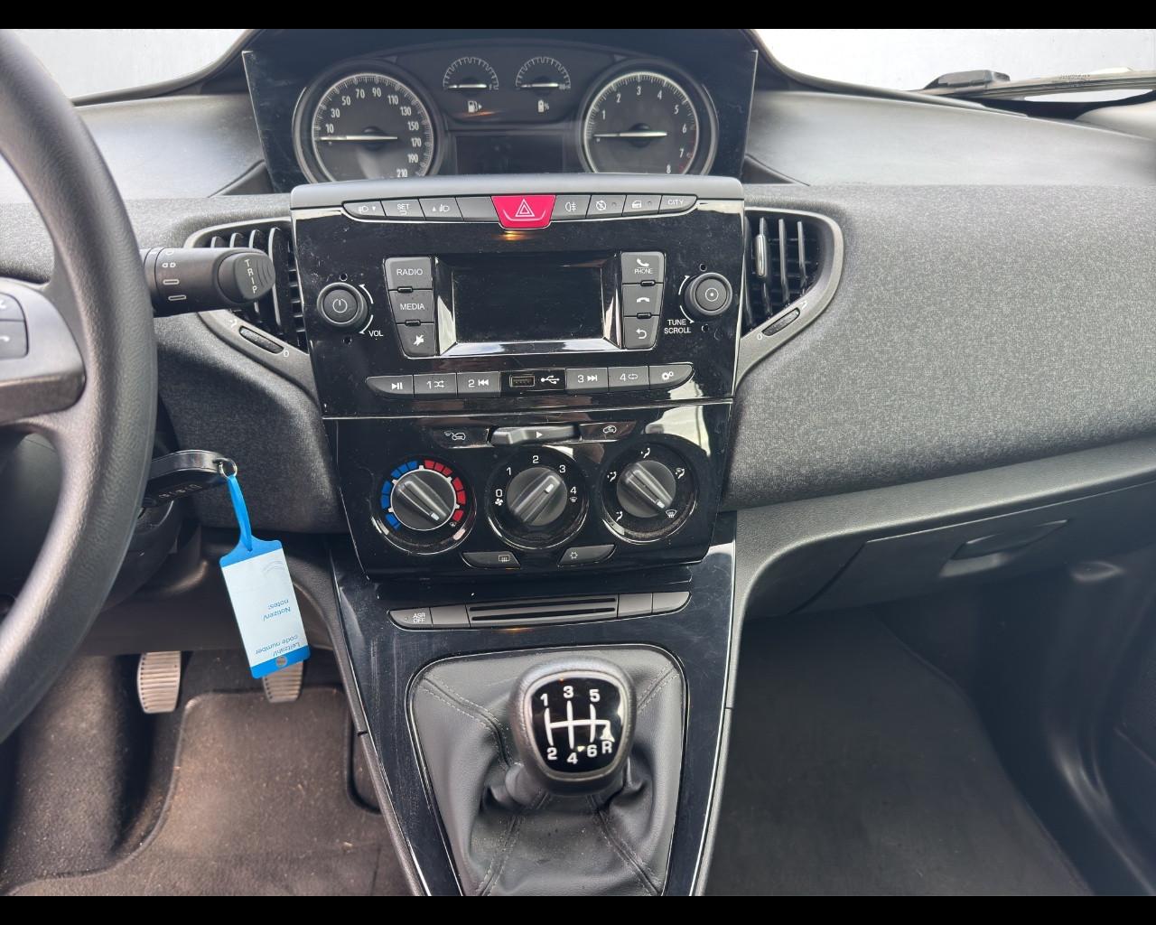 LANCIA Ypsilon 3ª serie - Ypsilon 1.0 FireFly 5 porte S&S Hybrid Ecochic Silver