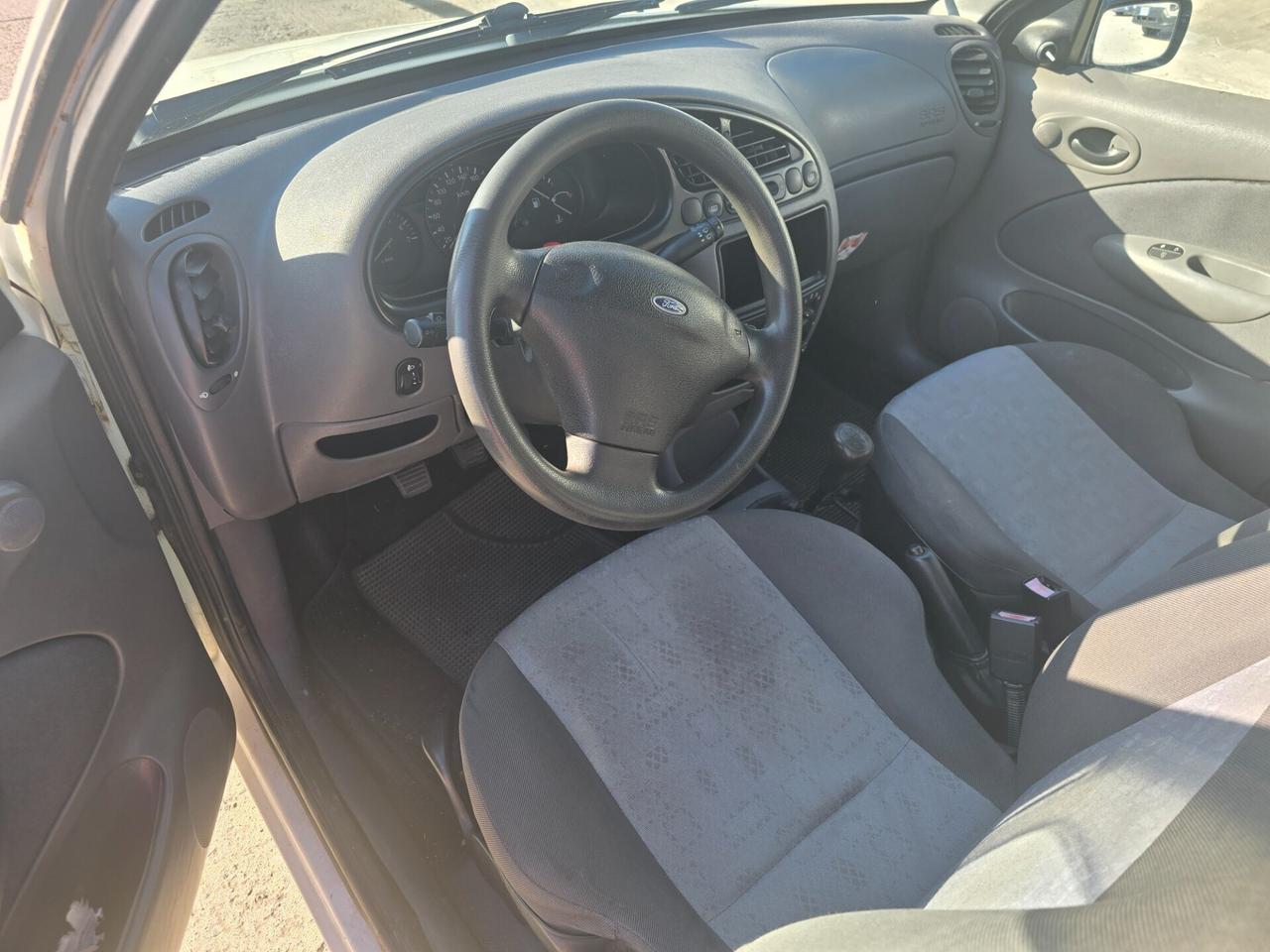 Ford Fiesta 1.4i 16V cat 5 porte Ghia