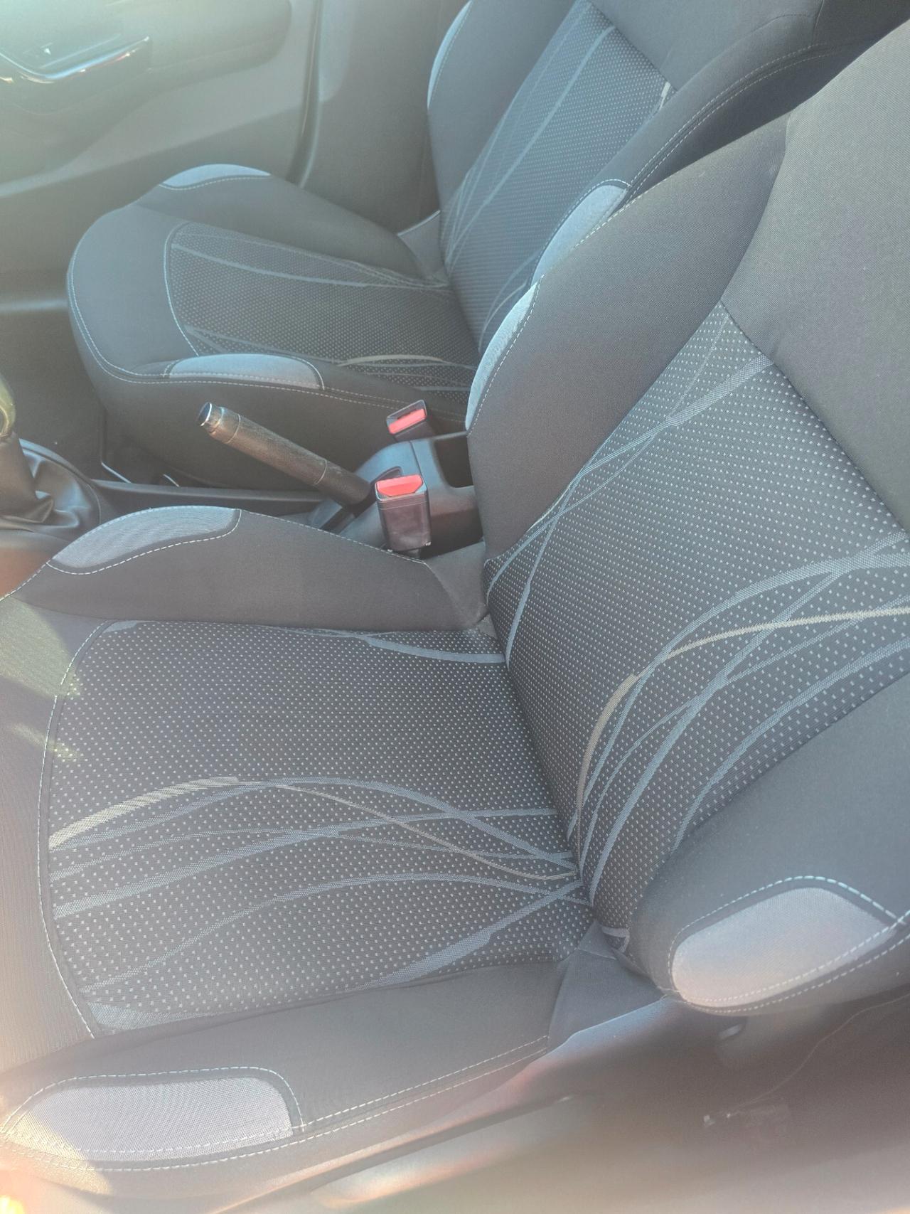 Peugeot 208 1.4 HDi 68 CV 5 porte Allure