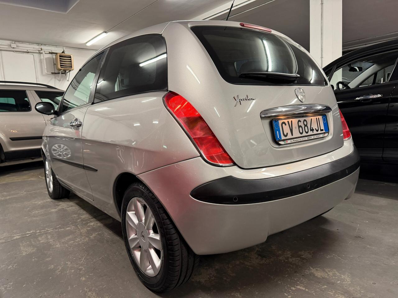 Lancia Ypsilon 1.2 16V Platino