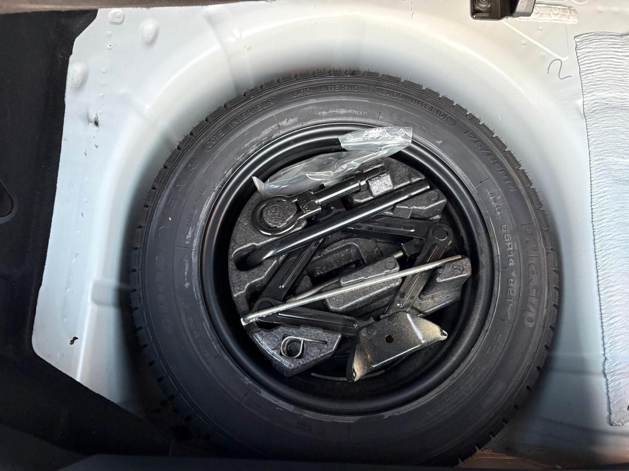 Ford Fiesta 1.5 TDCi 5 porte Plus PARI NUOVO - NEOPATENTATI