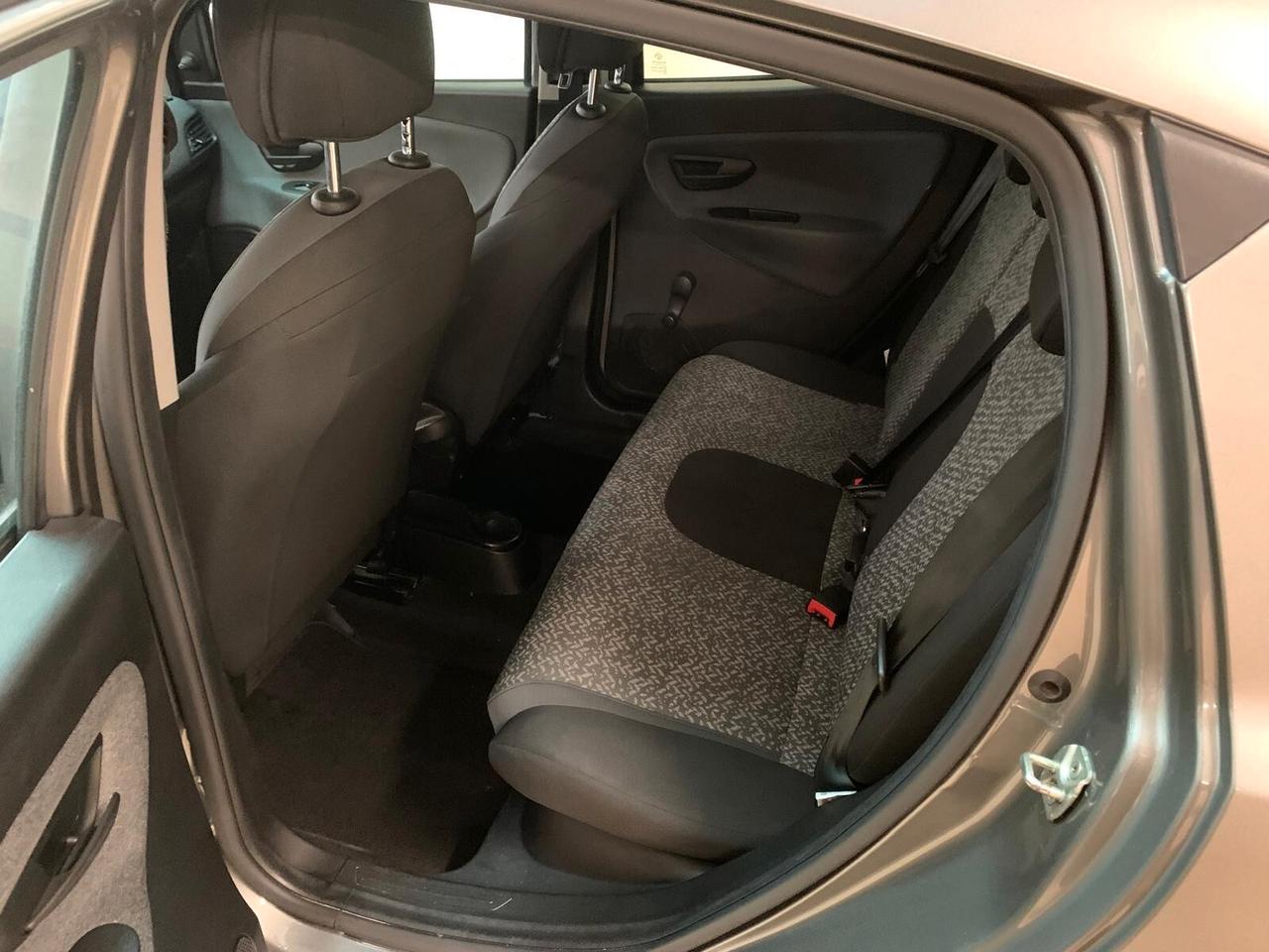 Lancia Ypsilon Ypsilom III firefly hybrid Silver s&s