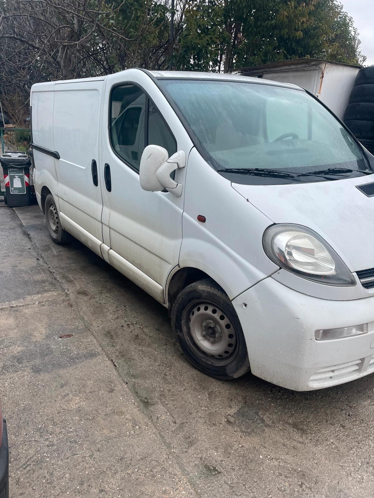 Opel Vivaro 1.9 CDTI Furgone con problemi al motore