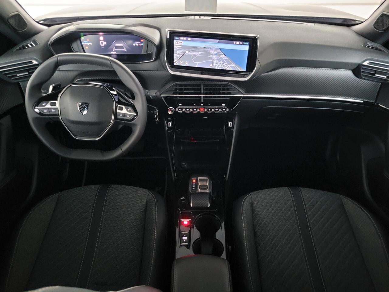 Peugeot 2008 1.2 ALLURE AUT. CARPLAY LED ACC RETROCAMERA