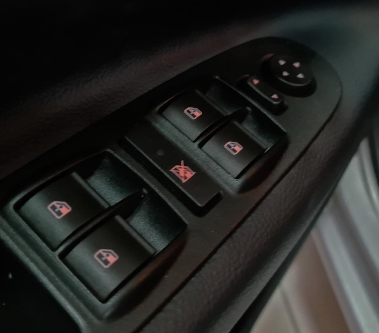 Fiat Punto Evo 1.6 Mjt DPF*Navigat.*Pelle*Cruise*PDC