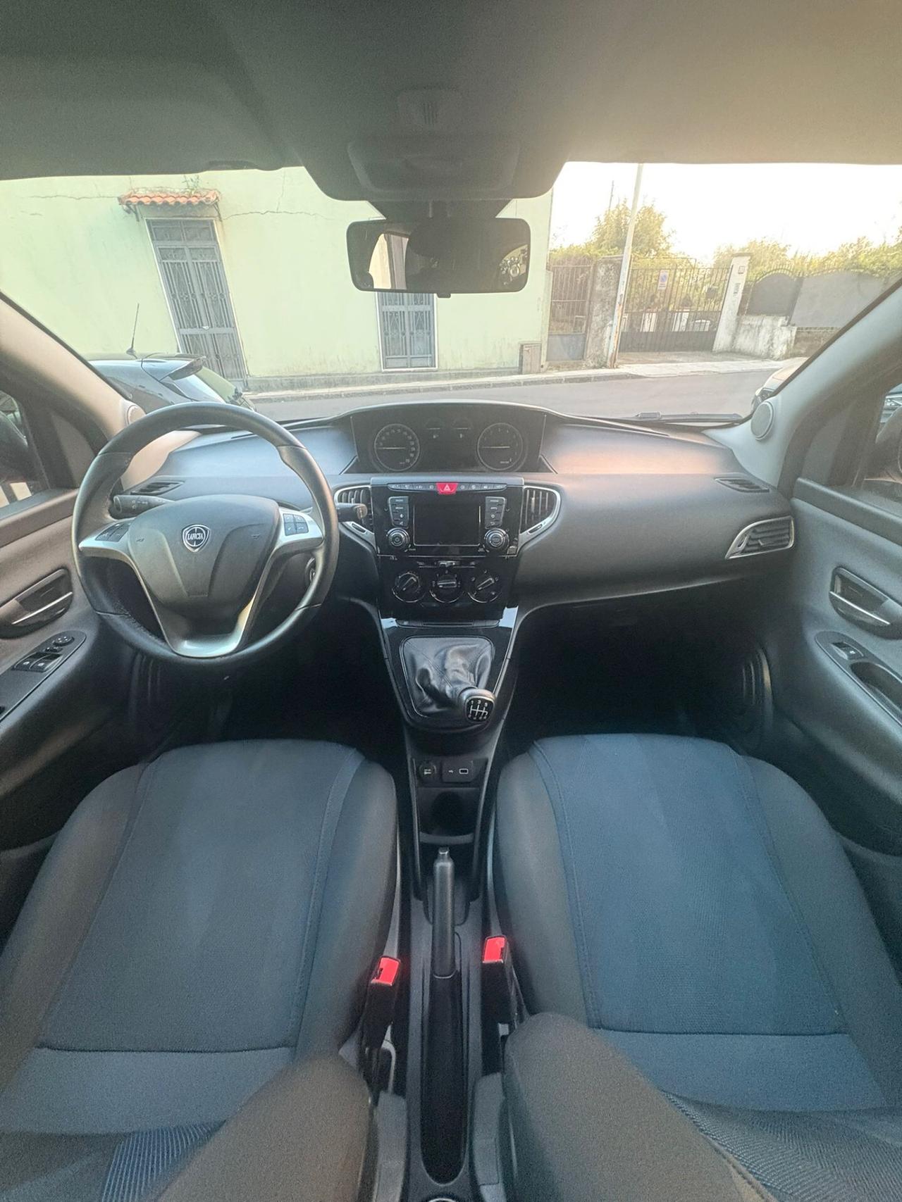 Lancia Ypsilon 1.0 FireFly 5 porte S&S Hybrid Ecochic Silver