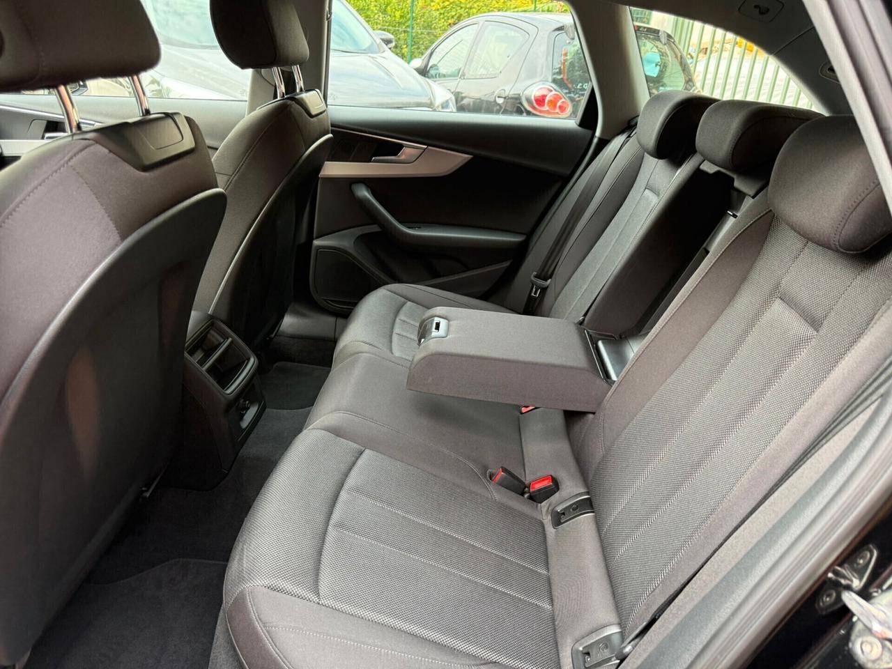 Audi A4 Avant 30 TDI/136 CV S tronic Business