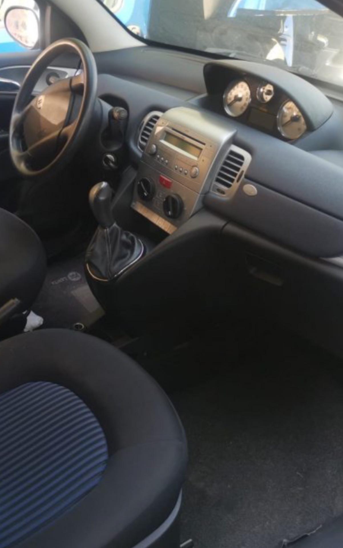 Lancia Ypsilon 1.3 MJT 75 CV Platino