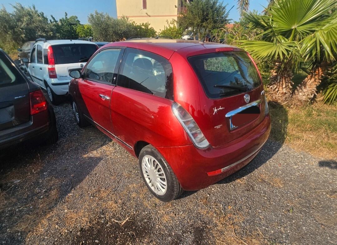 Lancia Ypsilon 1.3 MJT 75 CV Argento