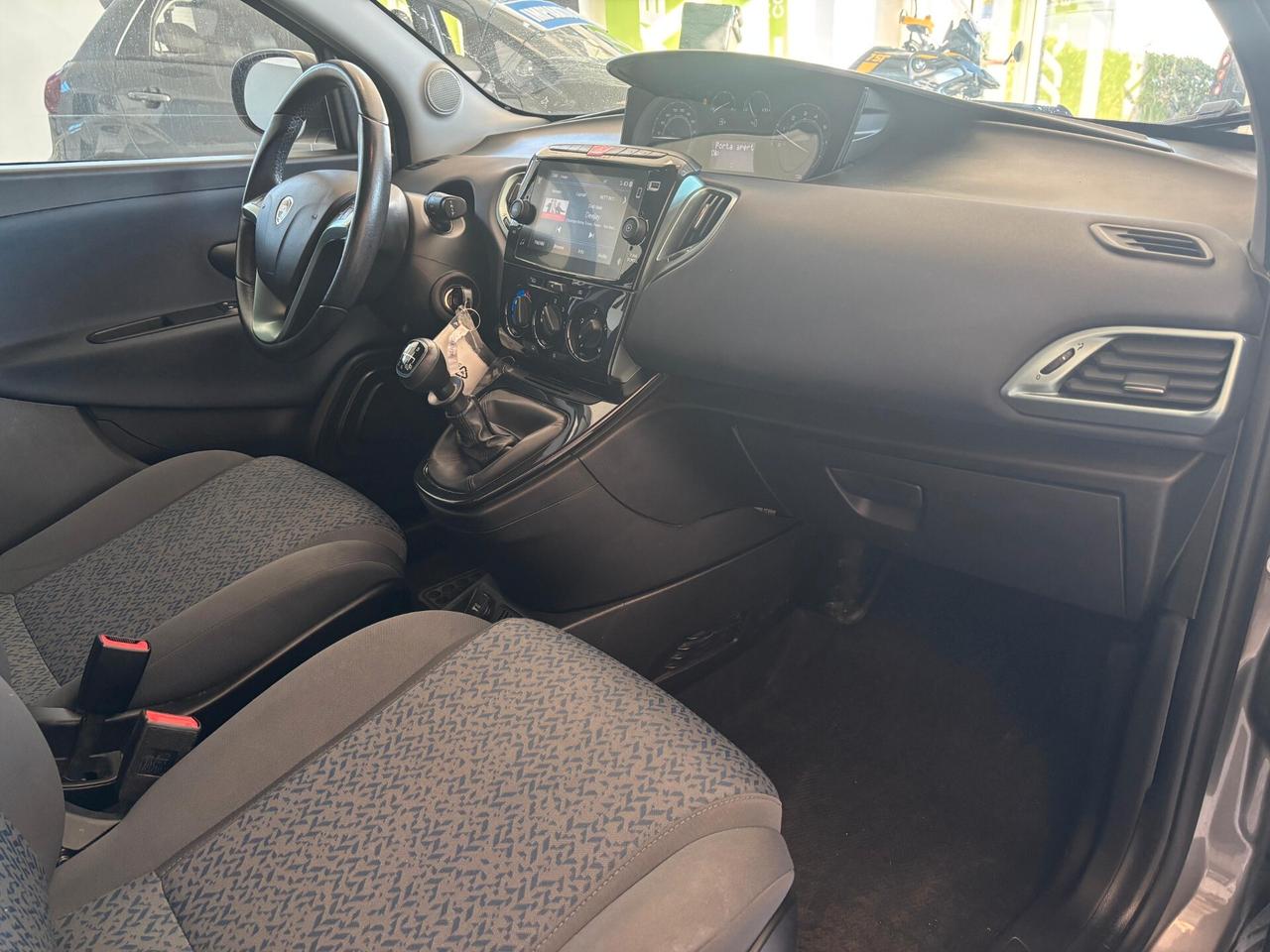 Lancia Ypsilon 1.0 FireFly 5 porte S&S Hybrid Gold