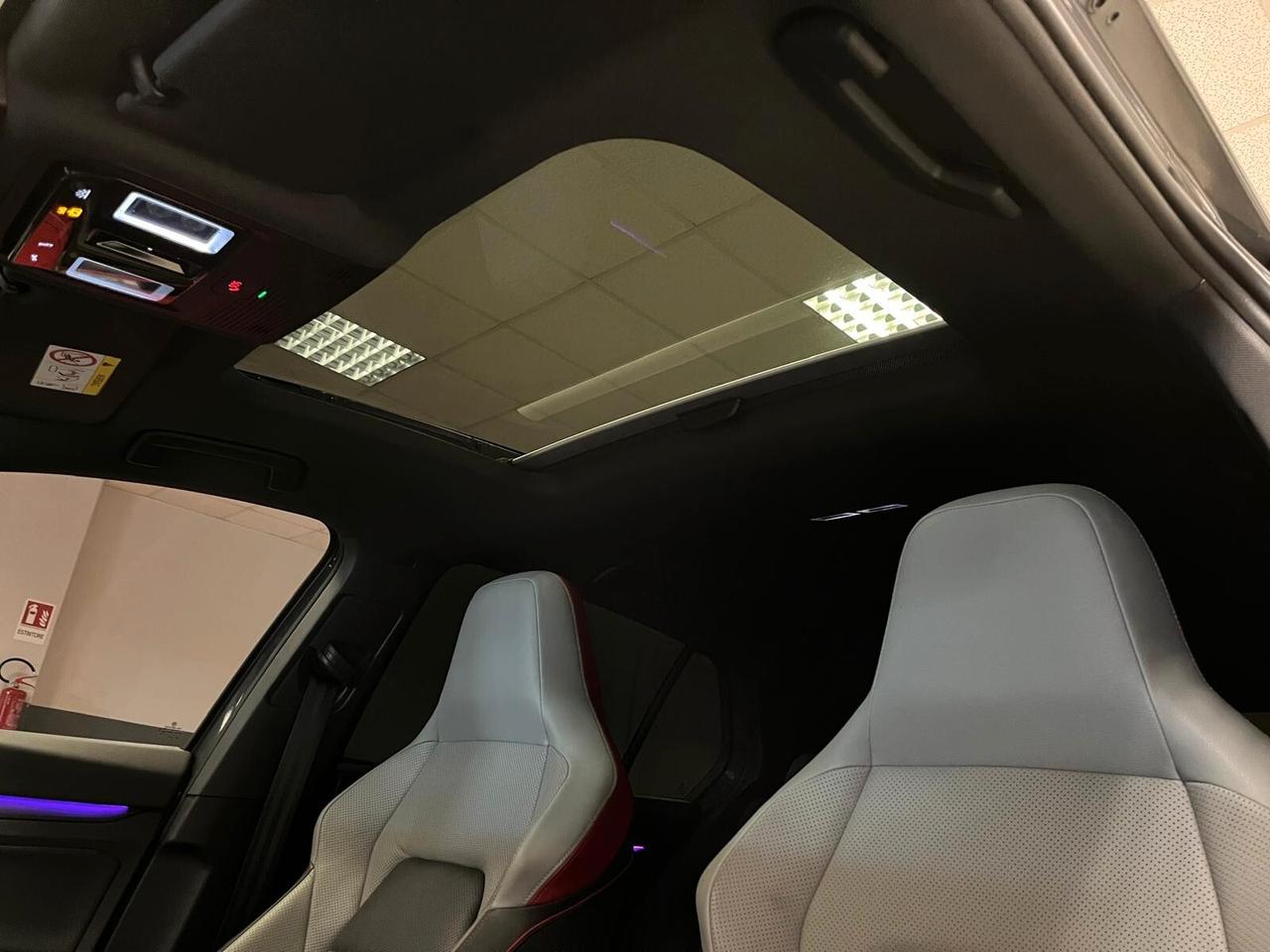 Volkswagen Golf GTI Golf 2.0 TSI GTI