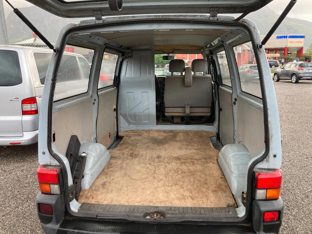 Volkswagen Transporter Transp. 2.5 TDI/102CV cat PC Furg. Vtr.