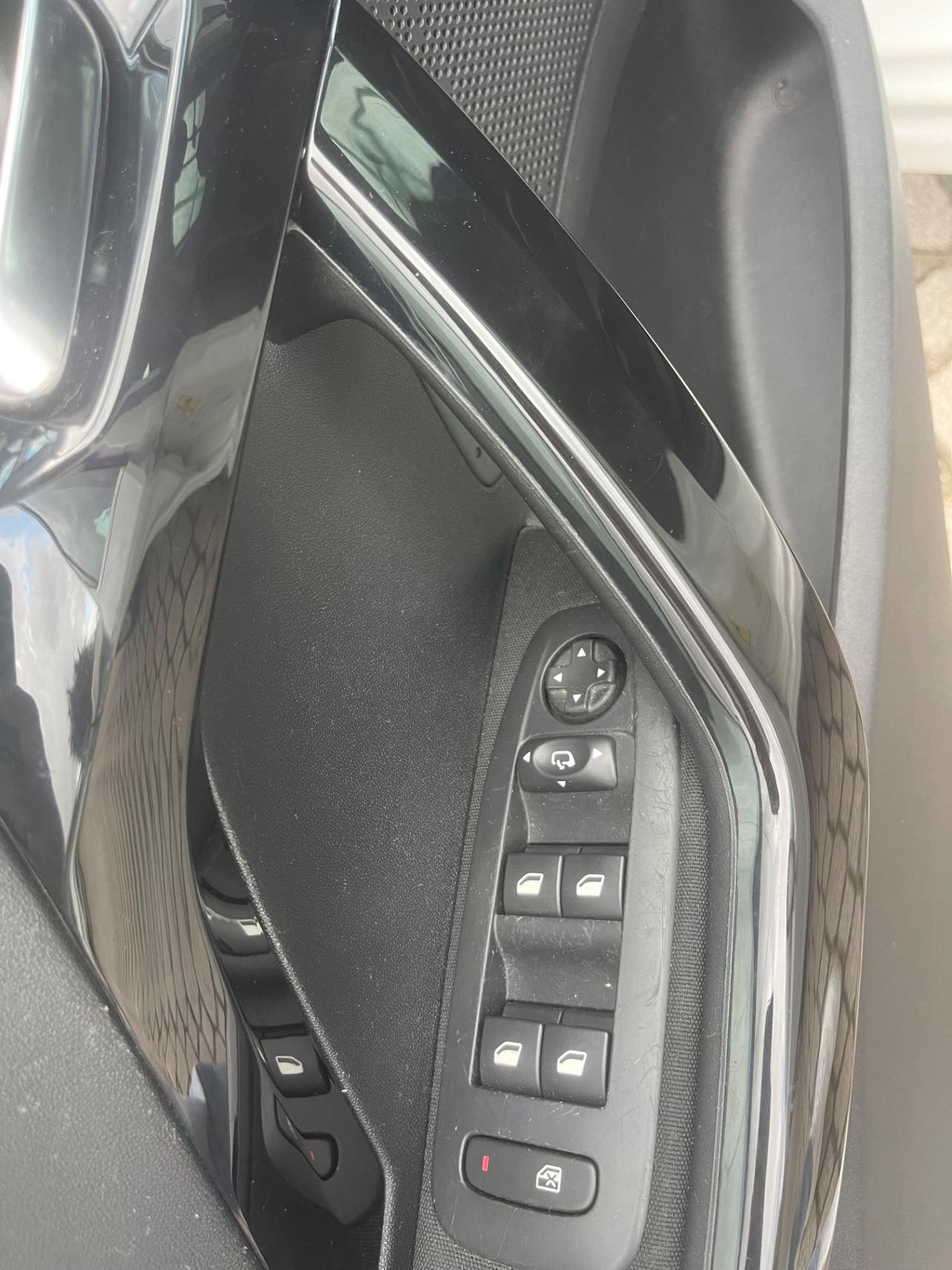 Peugeot 208 PureTech 82 ETG5 S&S 5 porte Allure