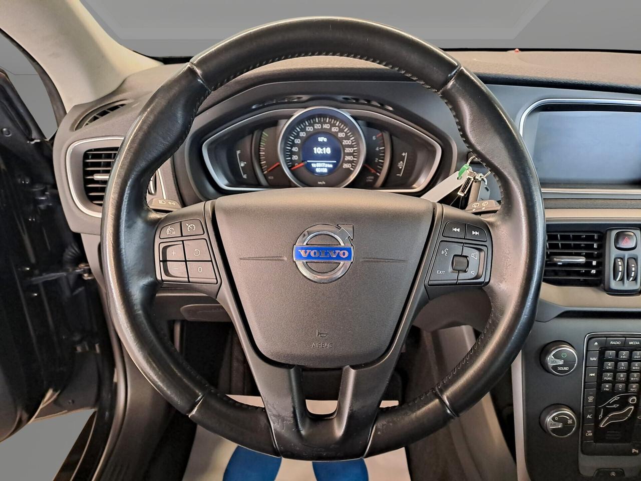 Volvo V40 D2 1.6 - NEOPATENTATI