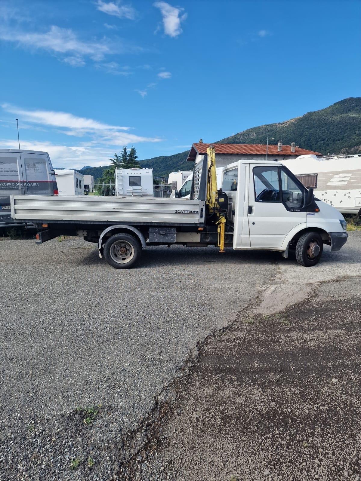 Autocarro Ford con gru del 2001 in saldo 154