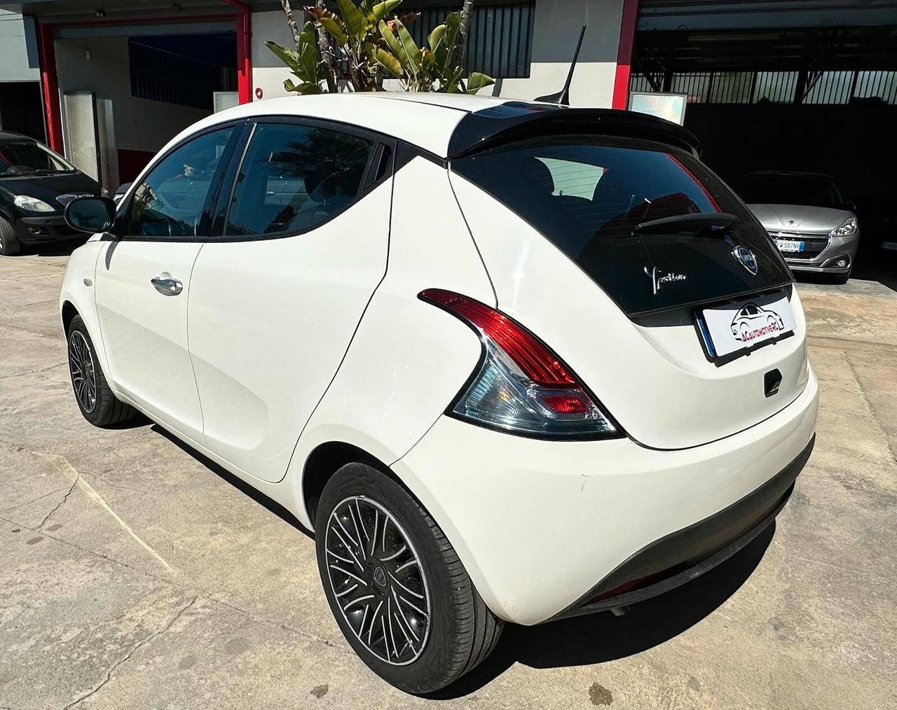 Lancia Ypsilon 1.0 FireFly 5 porte S&S Hybrid Gold