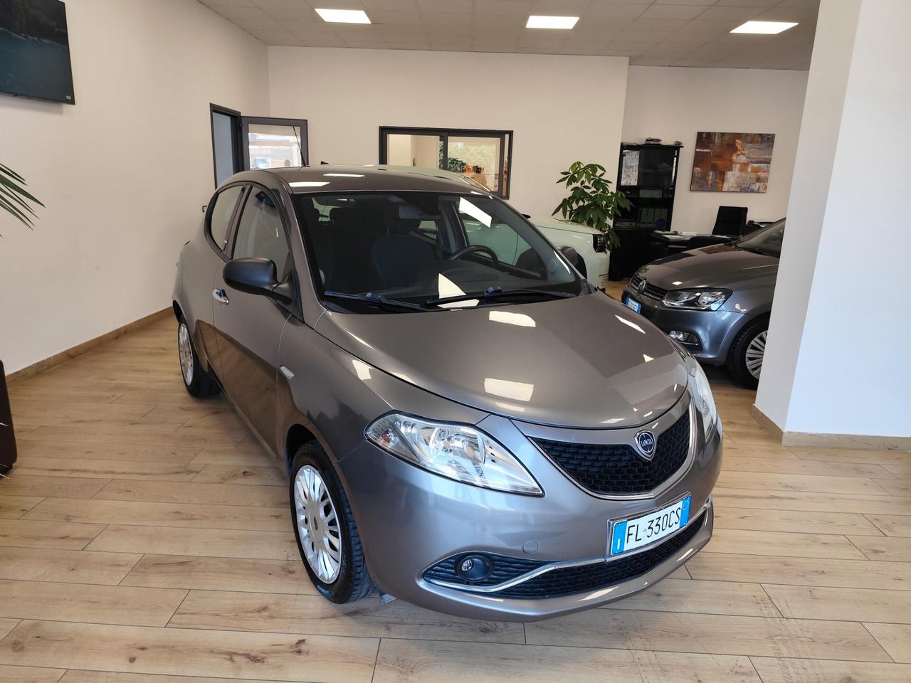 Lancia Ypsilon 1.2 69 CV 5 porte Silver