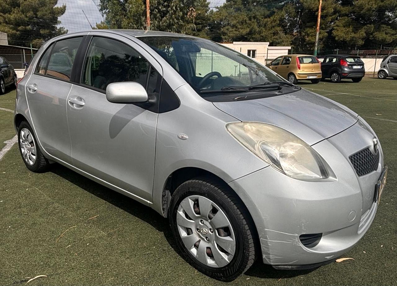 Toyota Yaris 1.0 5 porte