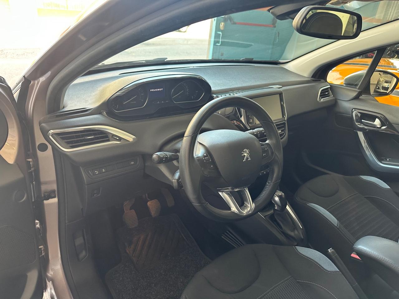 Peugeot 208 1.2 VTi 82 CV 5 porte Allure - Navy Clima Autonavigli