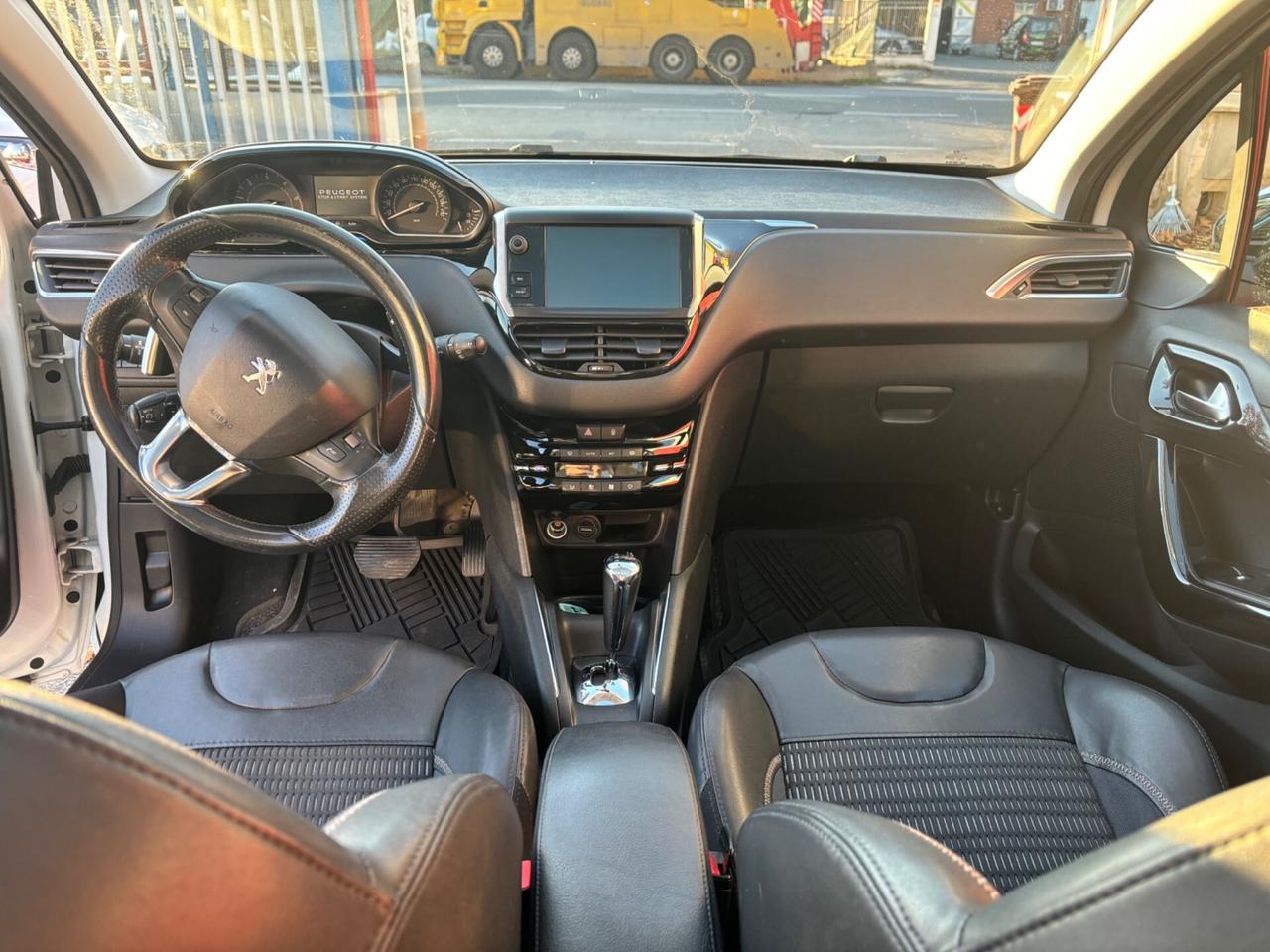 Peugeot 208 BlueHDi 2014