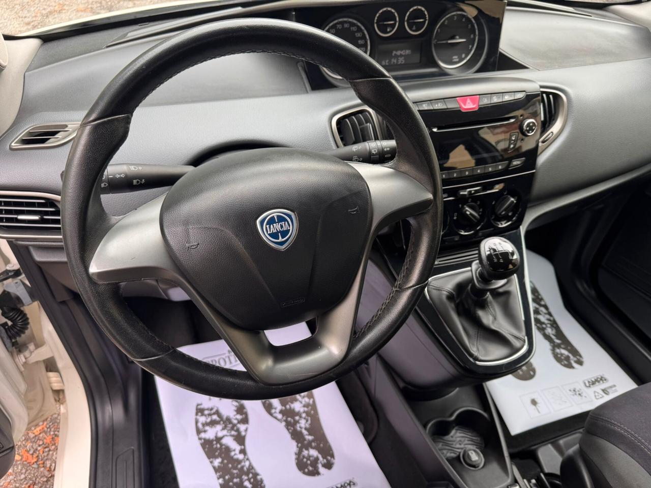 Lancia Ypsilon 1.2 69 CV 5 porte S&S Platinum GARANZIA 1 ANNO